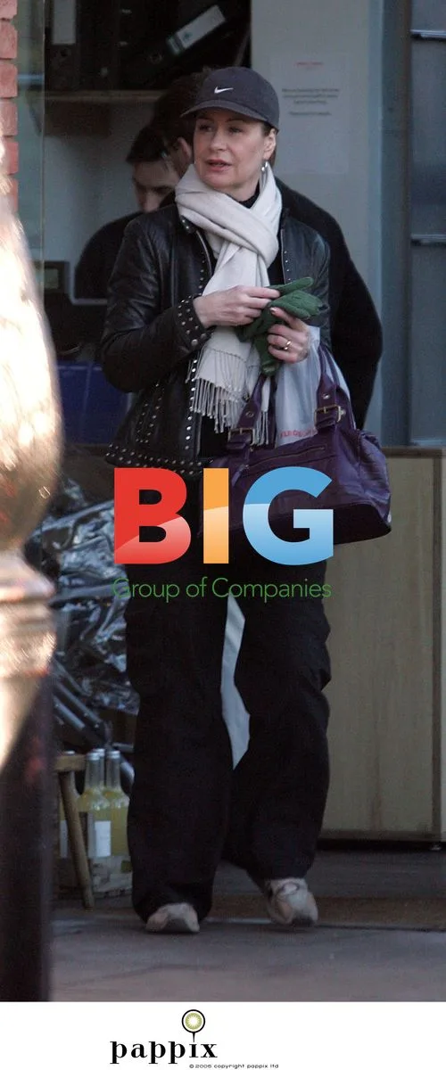Weather girl Sian Lloyd shopping with fiance Lembit Opik