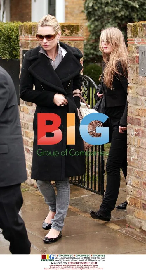 Kate Moss Leaving House with Friends in London