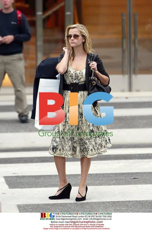 Reese Witherspoon Shopping in Beverly Hills
