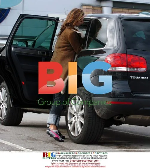 Rachel Flintoff shops with daughter