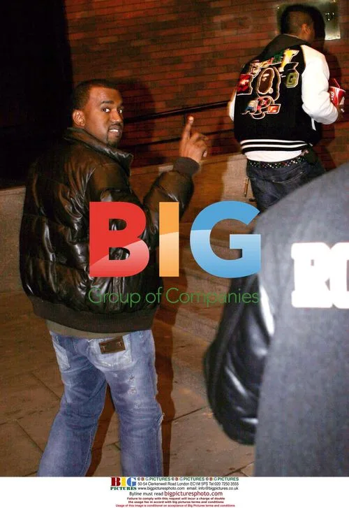 Kanye West Looks for Burgers in Dublin