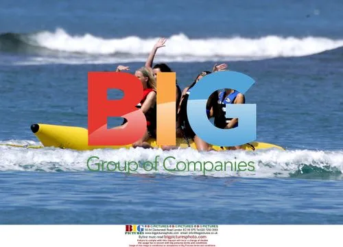 Glamour Girls on Banana Boat