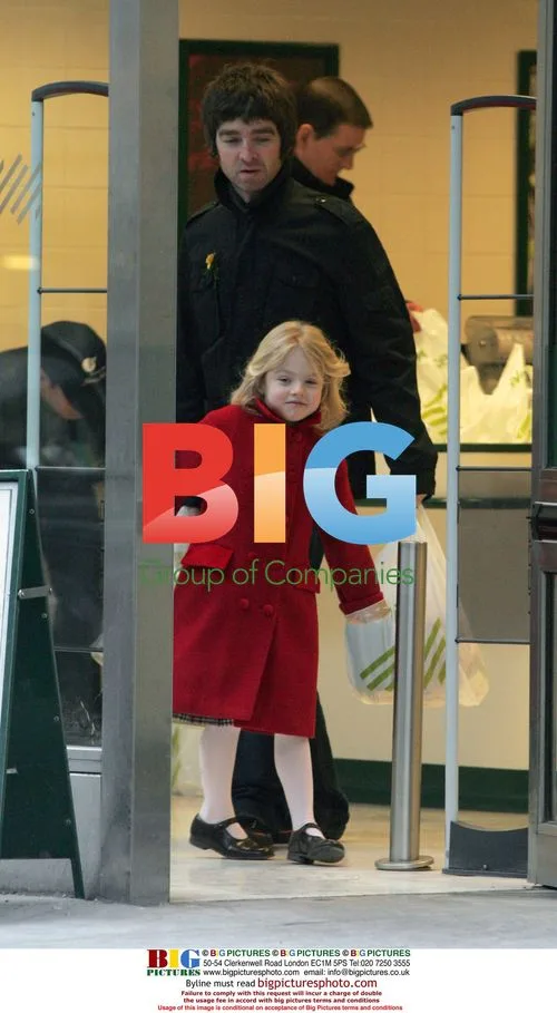 Noel Gallagher and Daughter Anais Shopping