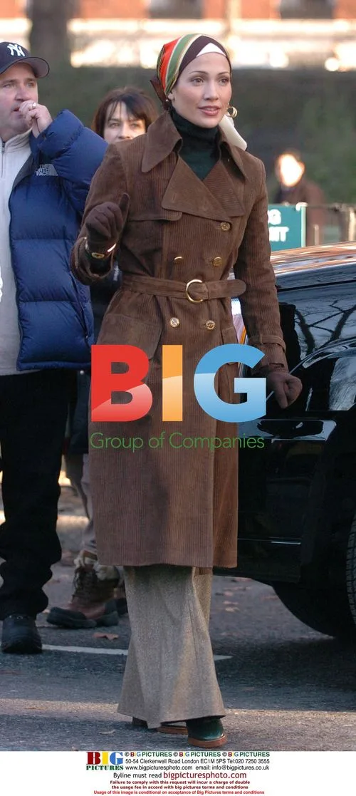 Jennifer Lopez and Marc Anthony on set of "El Cantante"