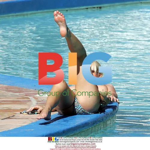 Model Michelle Marsh by pool