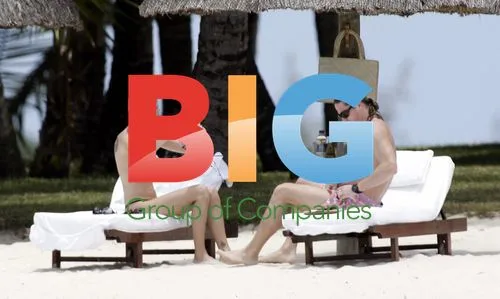 Emmanuel Petit and girlfriend enjoy Mauritius holiday