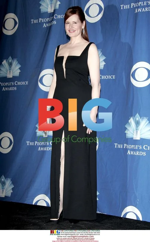 GEENA DAVIS at 32nd People's Choice Awards