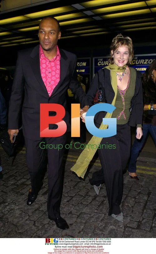 Colin Salmon and wife at Memoirs of a Geisha premiere
