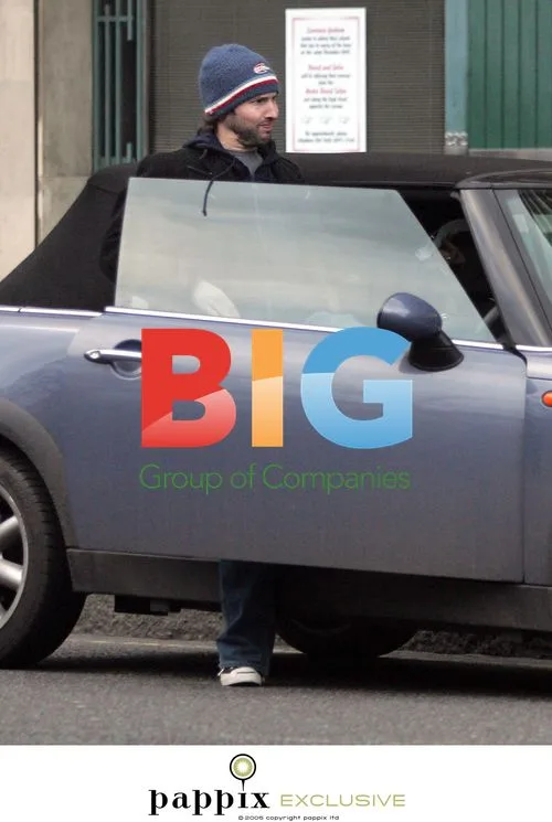 James Blunt Leaves Apple Store in London