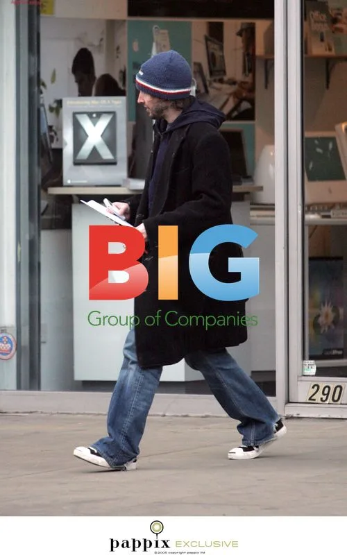 James Blunt Leaves Apple Store in London