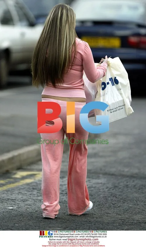 Coleen McLoughlin Goes Shopping
