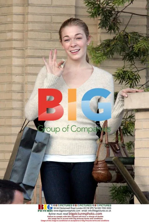 LeAnn Rimes leaves Barneys in Beverly Hills