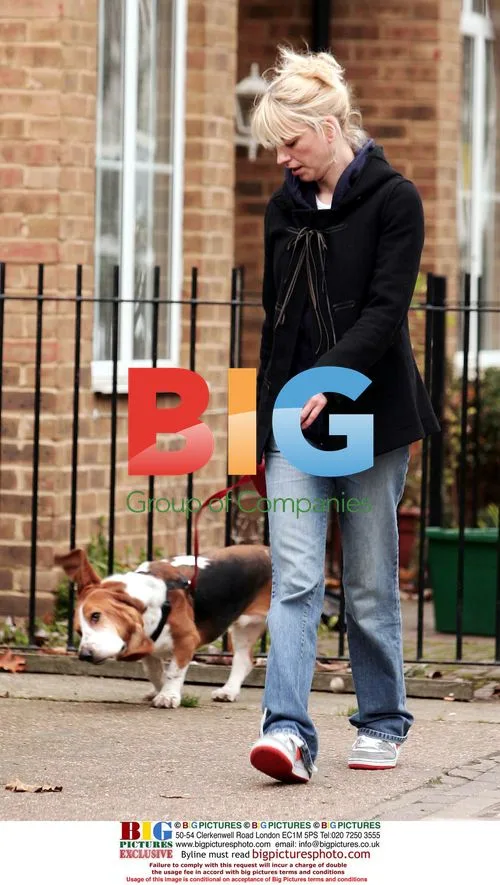 Sara Cox takes daughter to nursery and walks dog