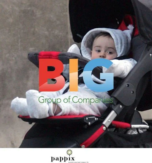 Lisa Barbuscia enjoys stroll with baby in London