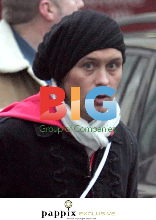 Mark Owen Strolling with Girlfriend in North London