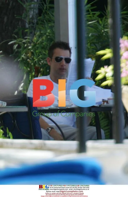 Clive Owen on vacation
