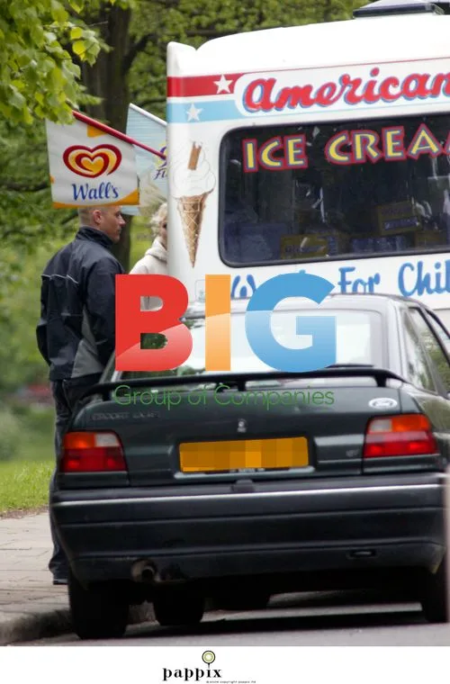 Nell McAndrew and Paul Hardcastle Enjoy Walk and Ice Cream