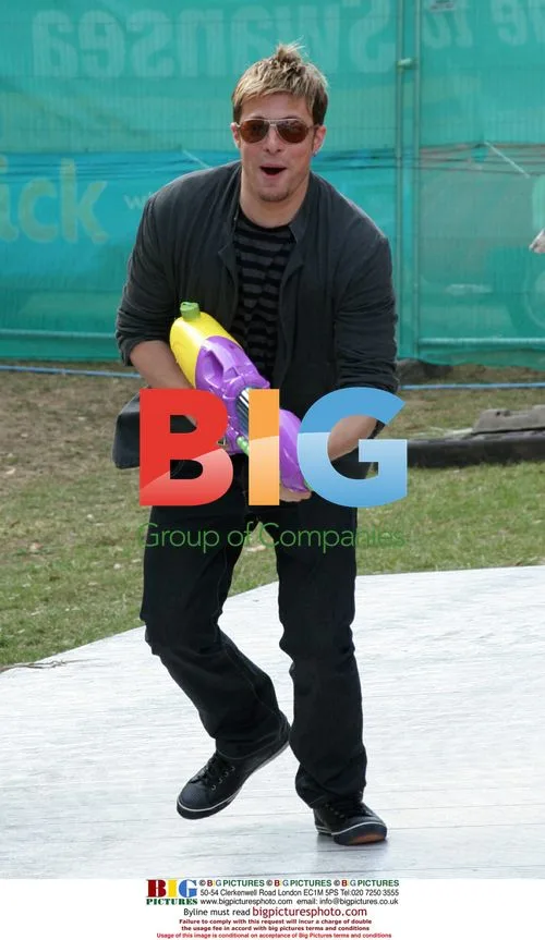 Duncan James Soaks Photographers With Supersoaker