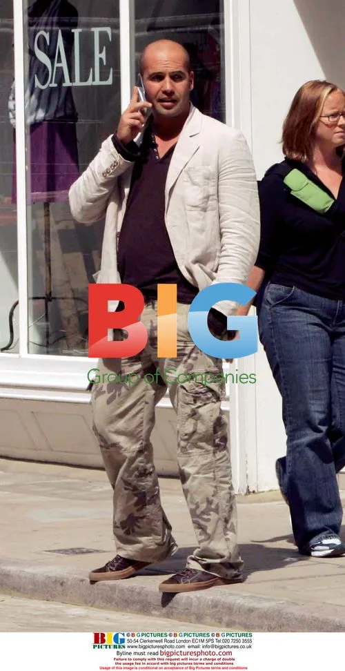 Kelly Brook & Billy Zane Shopping in Covent Garden