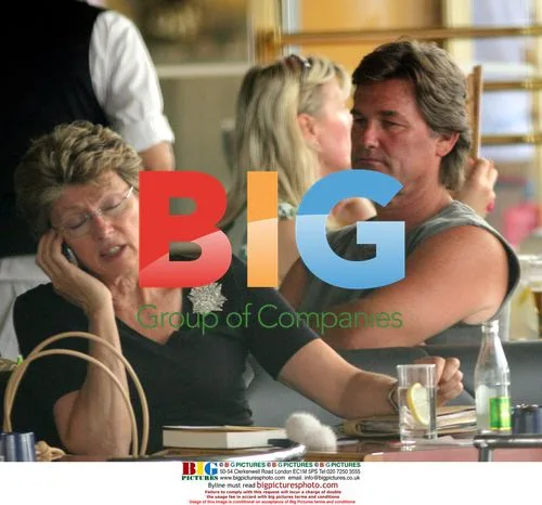 Kurt Russell and Goldie Hawn in Paris