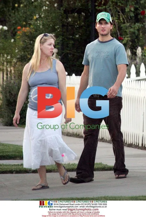 Pregnant Jenny Garth with Family in LA