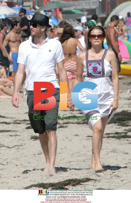 Alicia Silverstone strolling with new boyfriend on Malibu beach