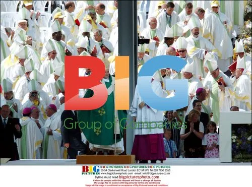 Pope Benedict XVI ends Spain visit