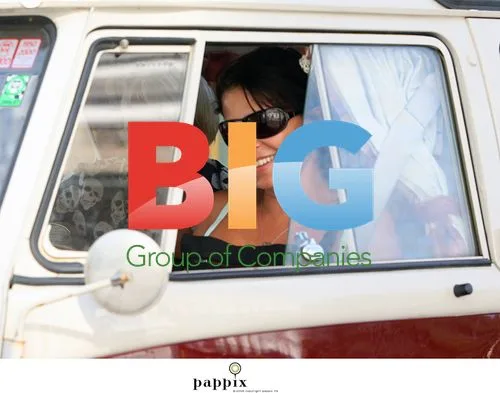 Sadie Frost Picked Up by Friends in VW Van