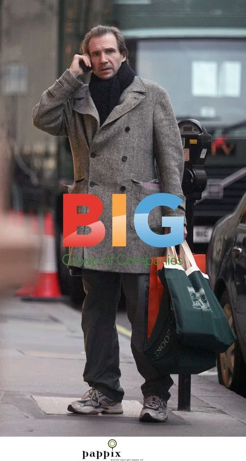 Ralph Fiennes does Christmas shopping in London