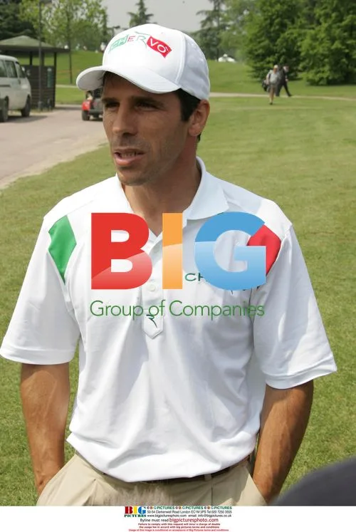 Chelsea stars Vialli, Zola and Shevchenko play golf