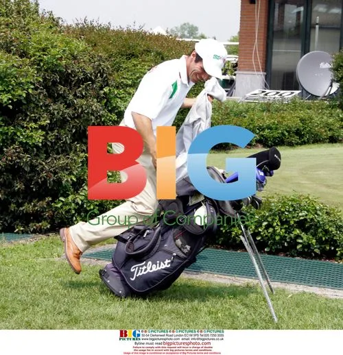 Chelsea stars play golf in Milan