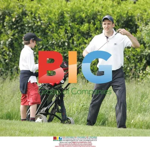 Chelsea stars Vialli, Zola and Shevchenko play golf