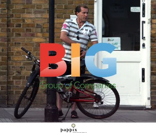 Chris Quinten biking in London