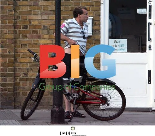Chris Quinten Biking in North London