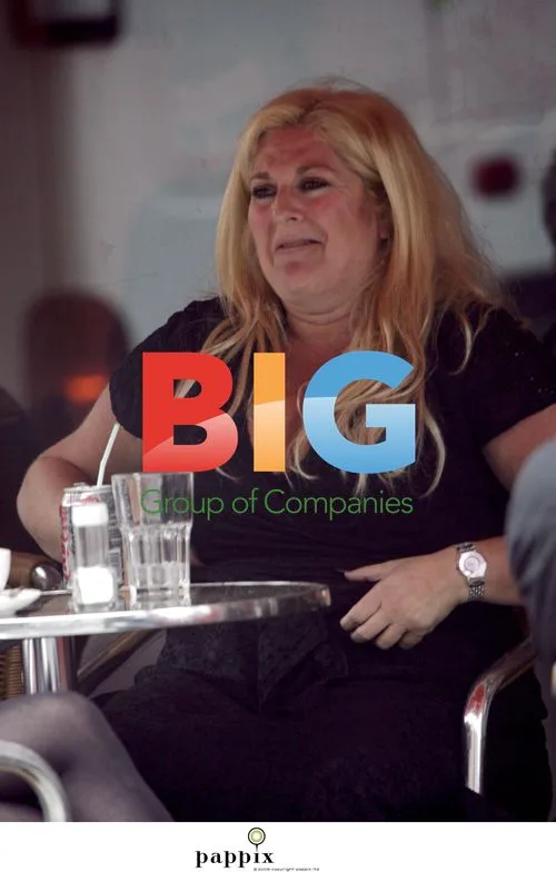 Vanessa Feltz Passionately Talks with Friend