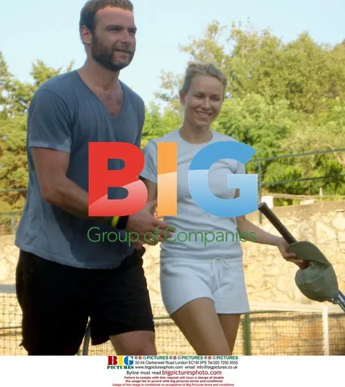 Naomi Watts and Liev Schreiber play tennis in Capri