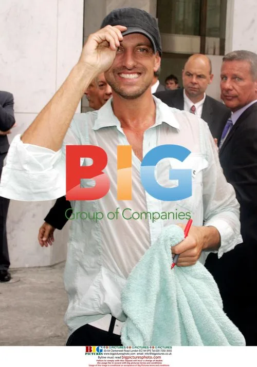 Daniel Powter Performs at CBS Early Show 2006