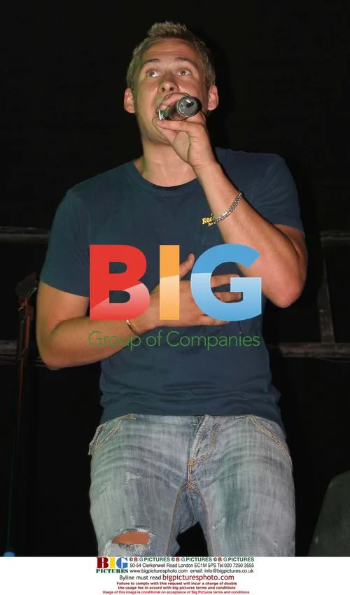 Singer LEE RYAN performs after Haydock Park races
