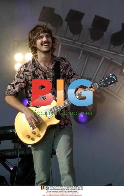 LUKE of ROOSTER on stage at Radio Aire Party