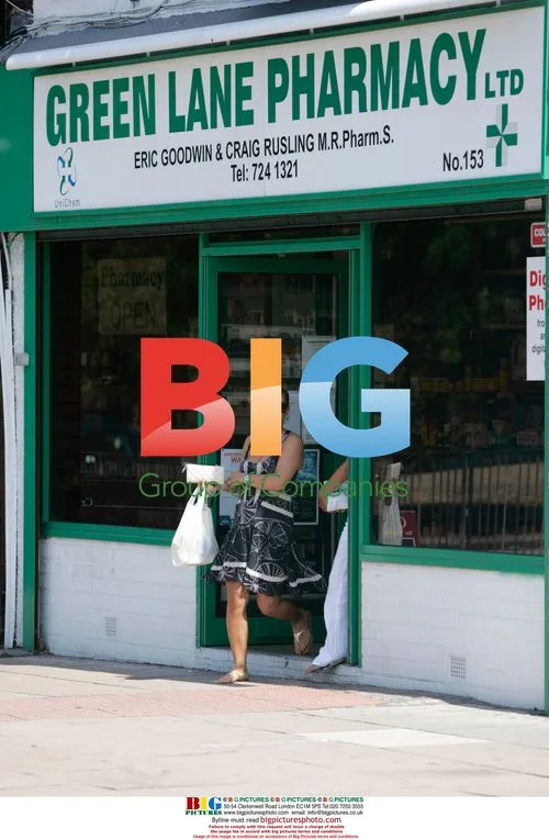Coleen McCoulough visits local chemist