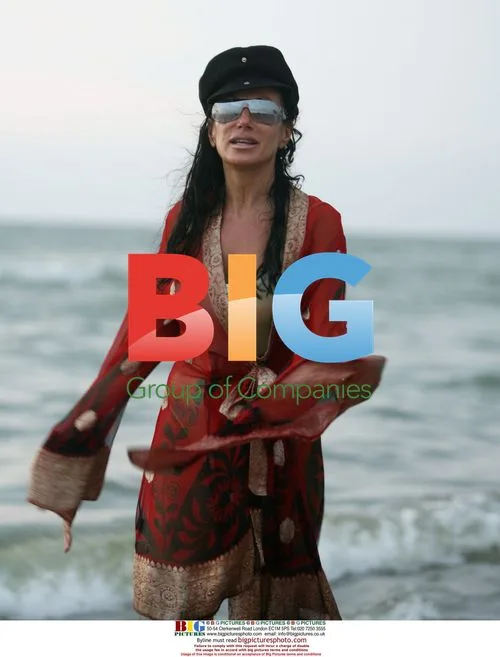 Nancy Dell'Olio and friend on Italian beach