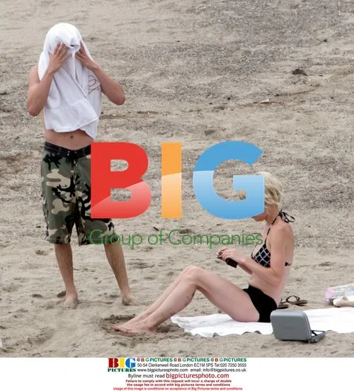 Frankie Muniz with Girlfriend and Dogs