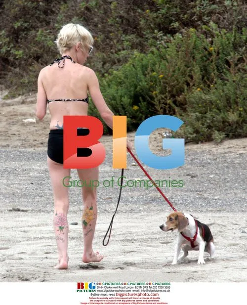 Frankie Muniz at the beach with girlfriend