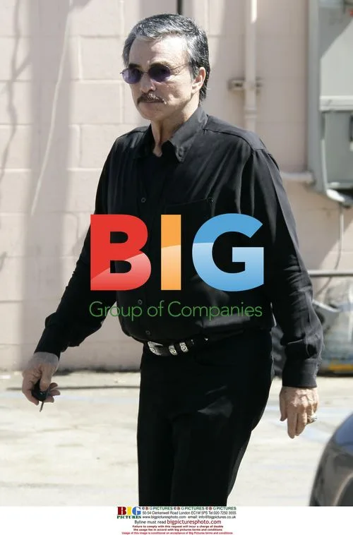 Burt Reynolds goes shopping in LA