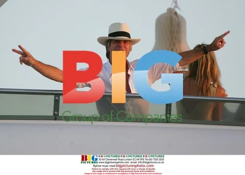 Singer Kid Rock and actress Pamela Anderson wed