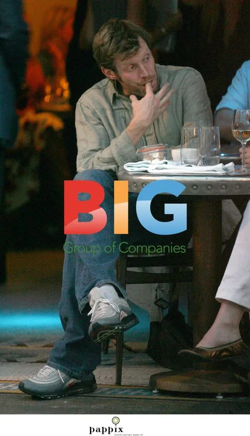 Jason Flemming Enjoys Lunch with Girlfriend