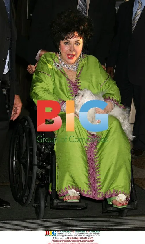 Elizabeth Taylor visits Larry King Live