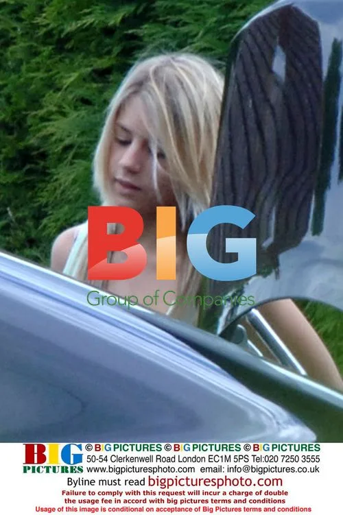 Melanie Slade goes shopping with mum