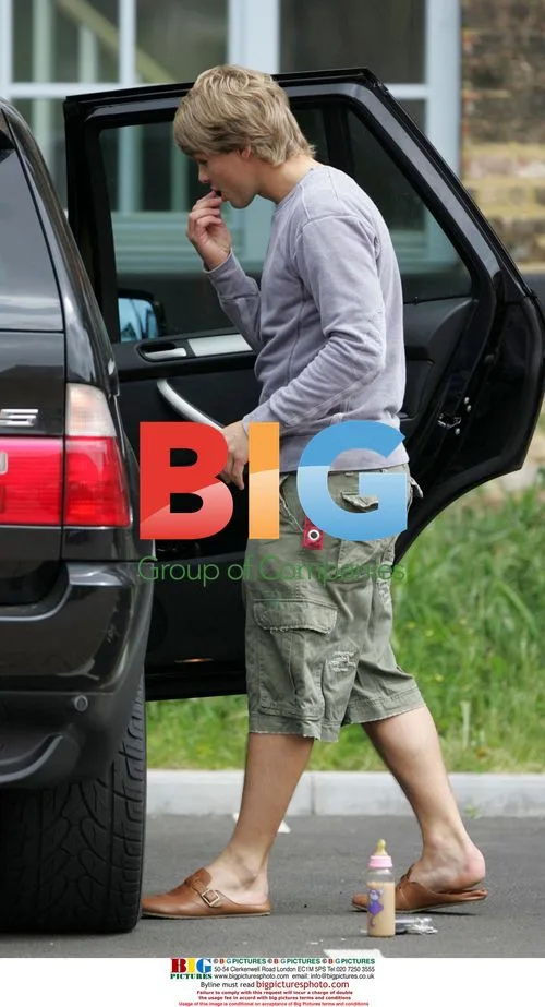Jade Goody Arrives at Jeff Brazier's for Bobby Jack's Birthday