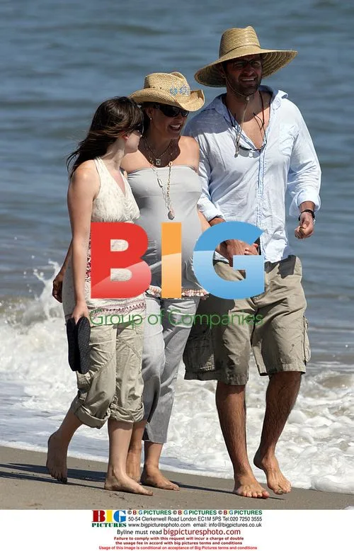 Mariska Hargitay and Peter Hermann take sunset stroll in Malibu